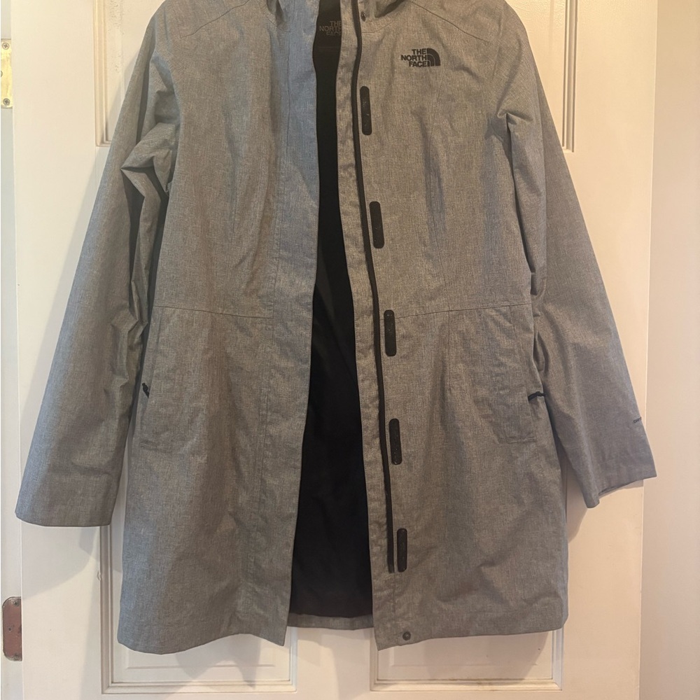 The North Face Men's Light Gray Raincoat